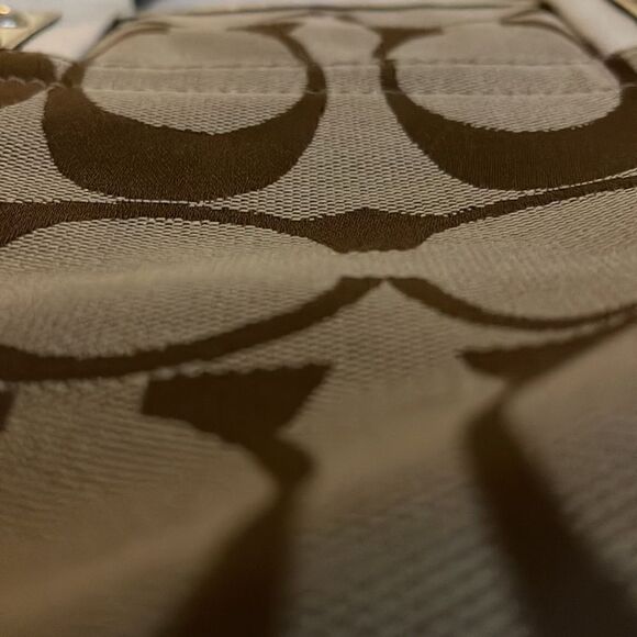 Coach Daisy Signature canvas tote Purse - Picture 10 of 10